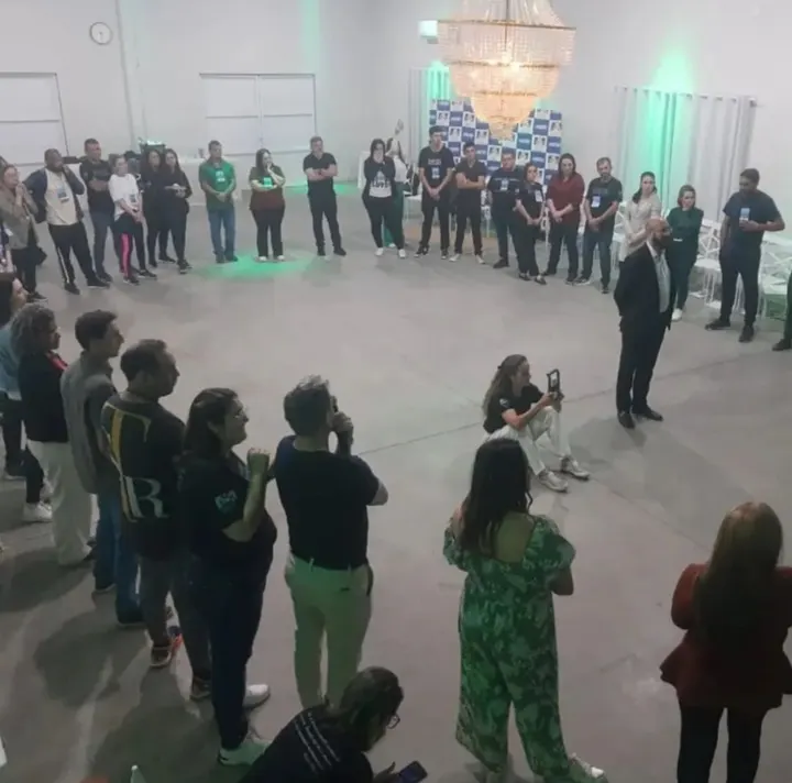 Cristiano Brasil em palestra sobre inteligência emocional no trabalho