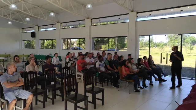 Cristiano Brasil ministra treinamento para psicólogos sobre hipnose clínica